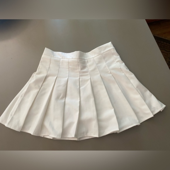 White pleated mini skirt 10 - Picture 1 of 4